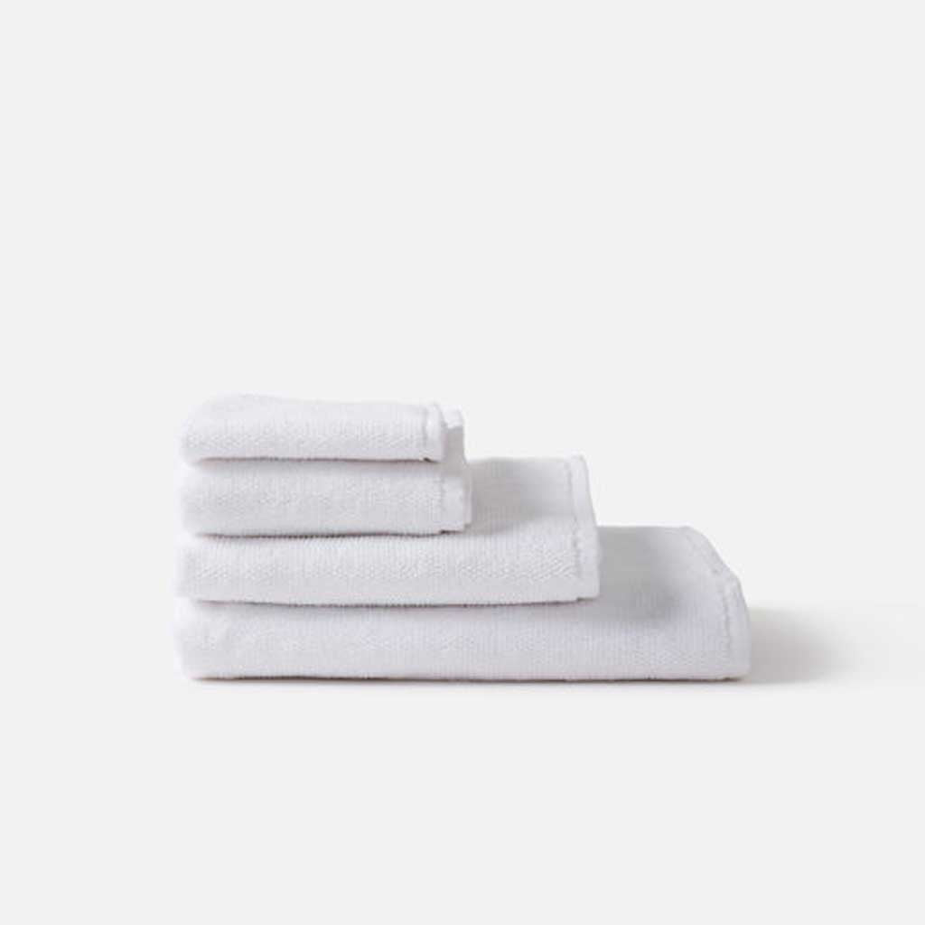 https://www.madisons.co.nz/cdn/shop/products/classiccottontowelwhite_3fada075-2bf7-4034-af91-d045a54f4d4e_1024x1024.jpg?v=1681263537